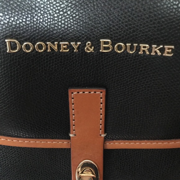 NWOT-Dooney and Bourke Field Bag - Picture 2 of 11